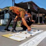 Pengecatan Tulisan STOP di Perempatan Jalan Desa Sumberejo Kulon